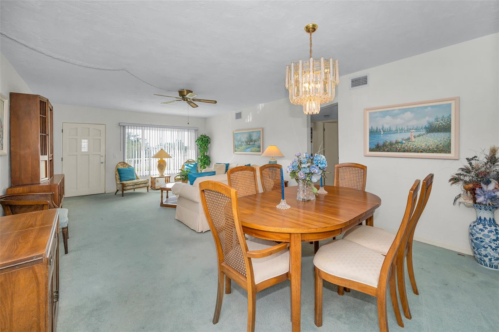 Living / dining room combo