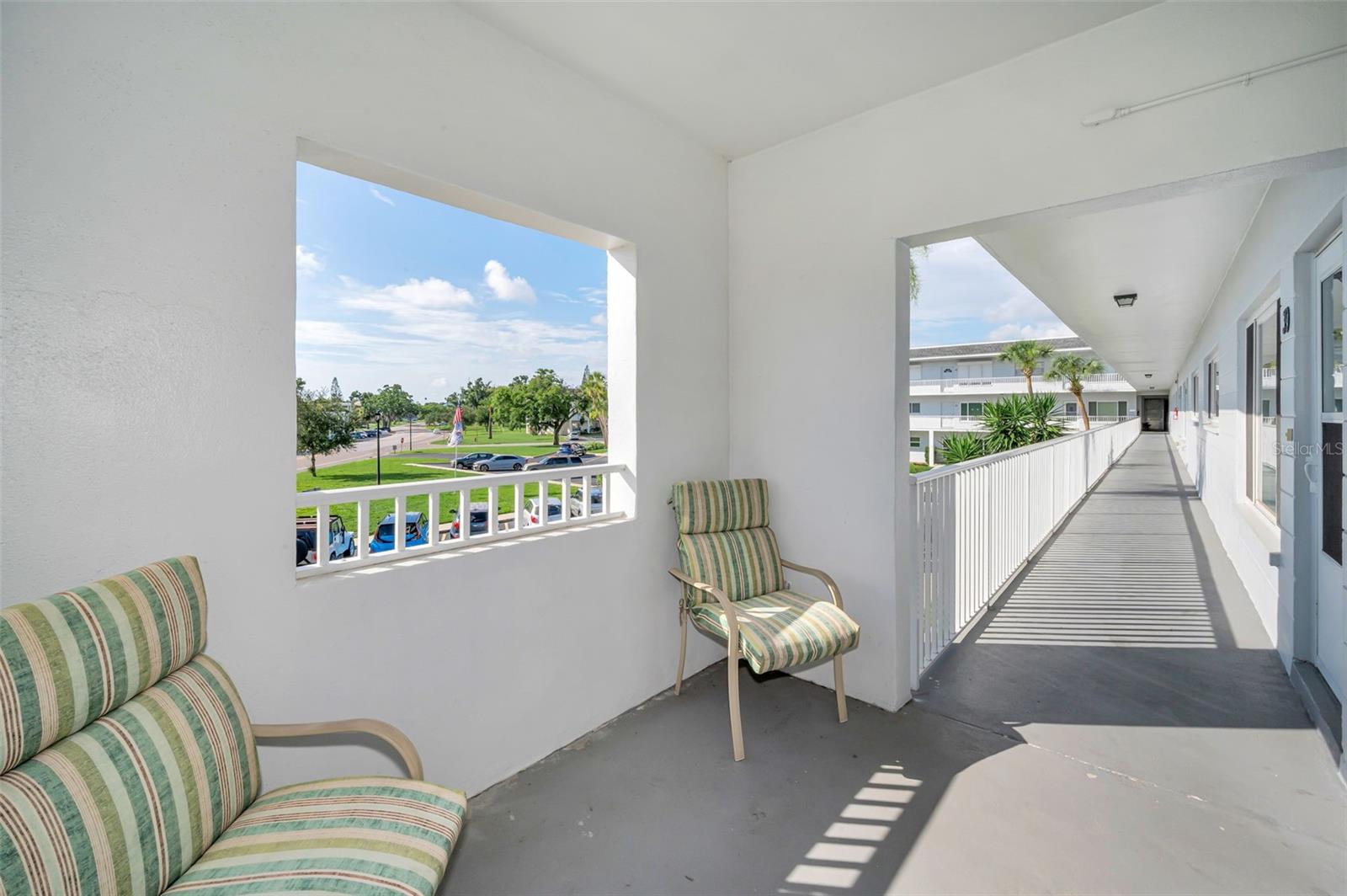 TB8513934