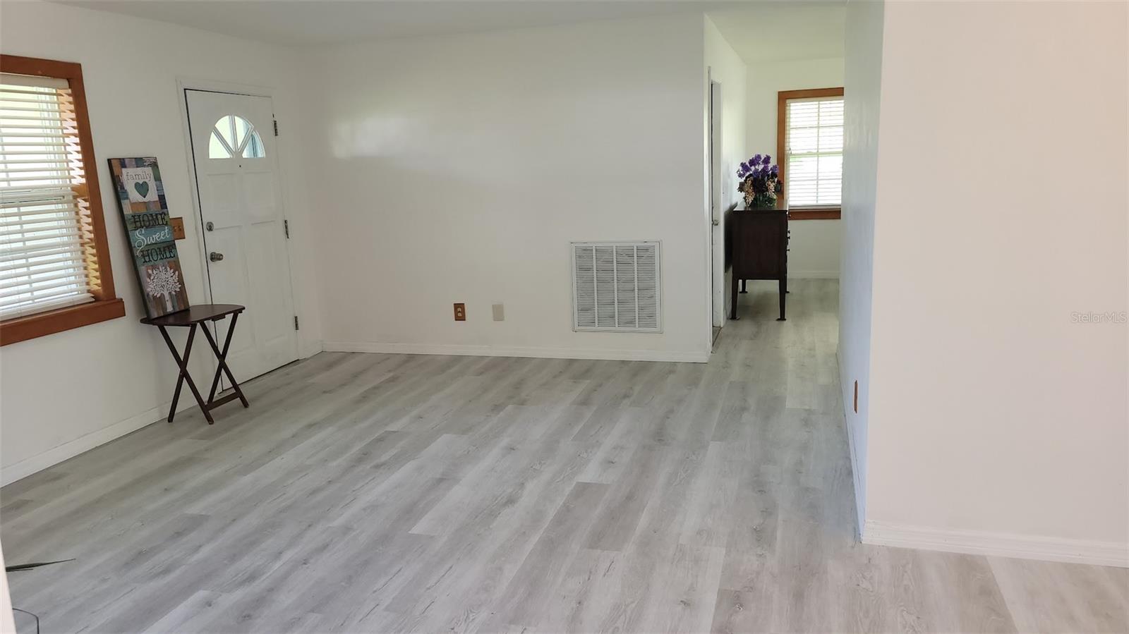 13X18 living area from the Hallway