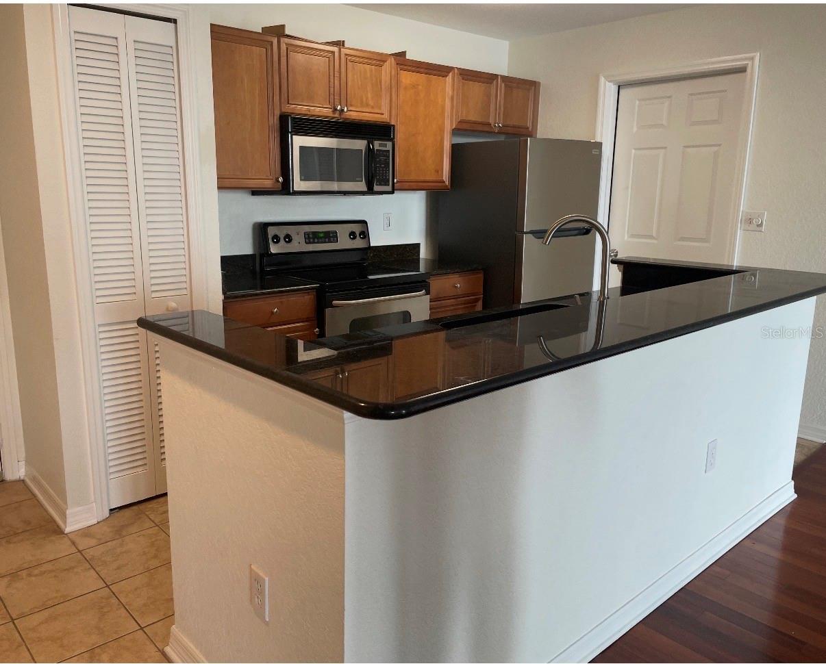 Kitchen/Granite Counters