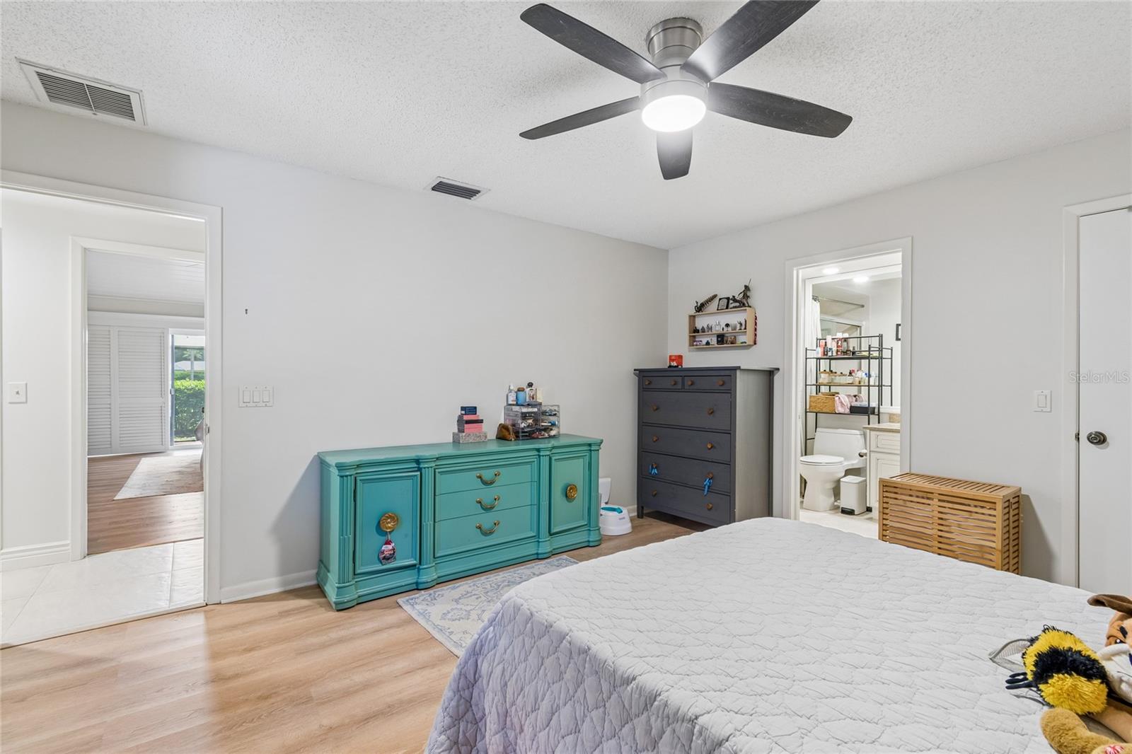 2nd Bedroom w/Ensuite
