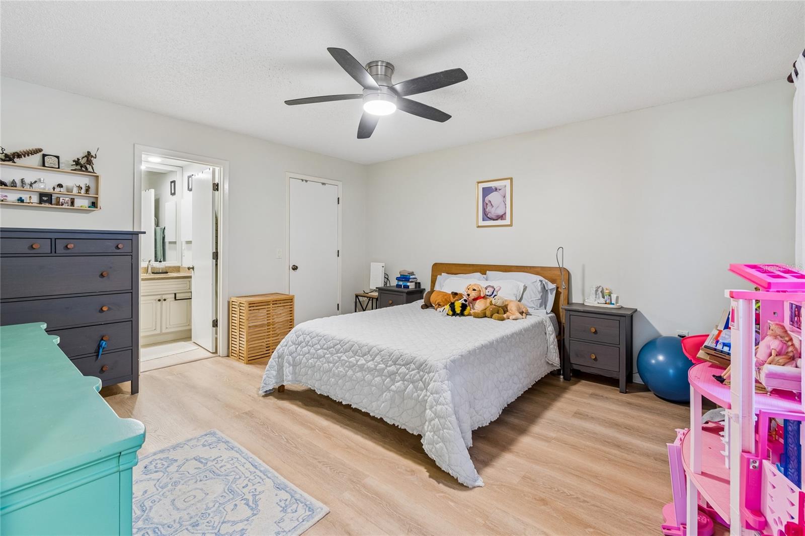 2nd Bedroom w/Ensuite