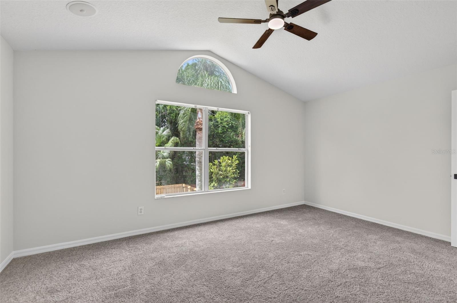 TB8514033