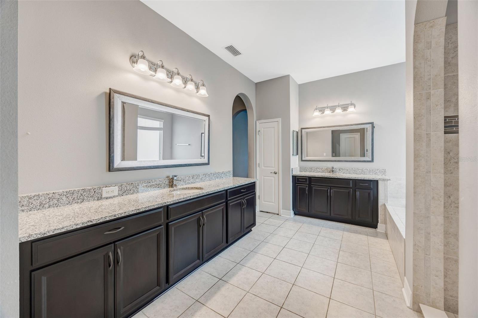Dual sinks