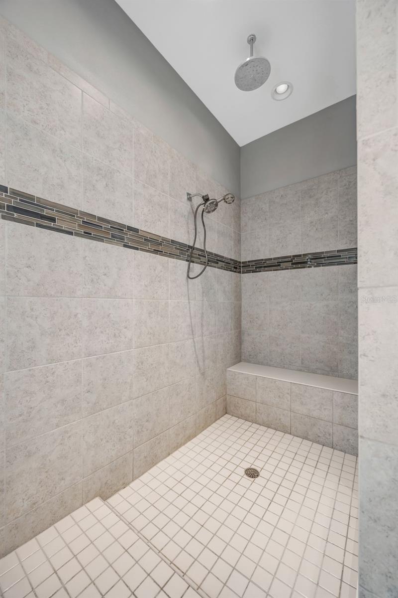 Spacious stand-up shower