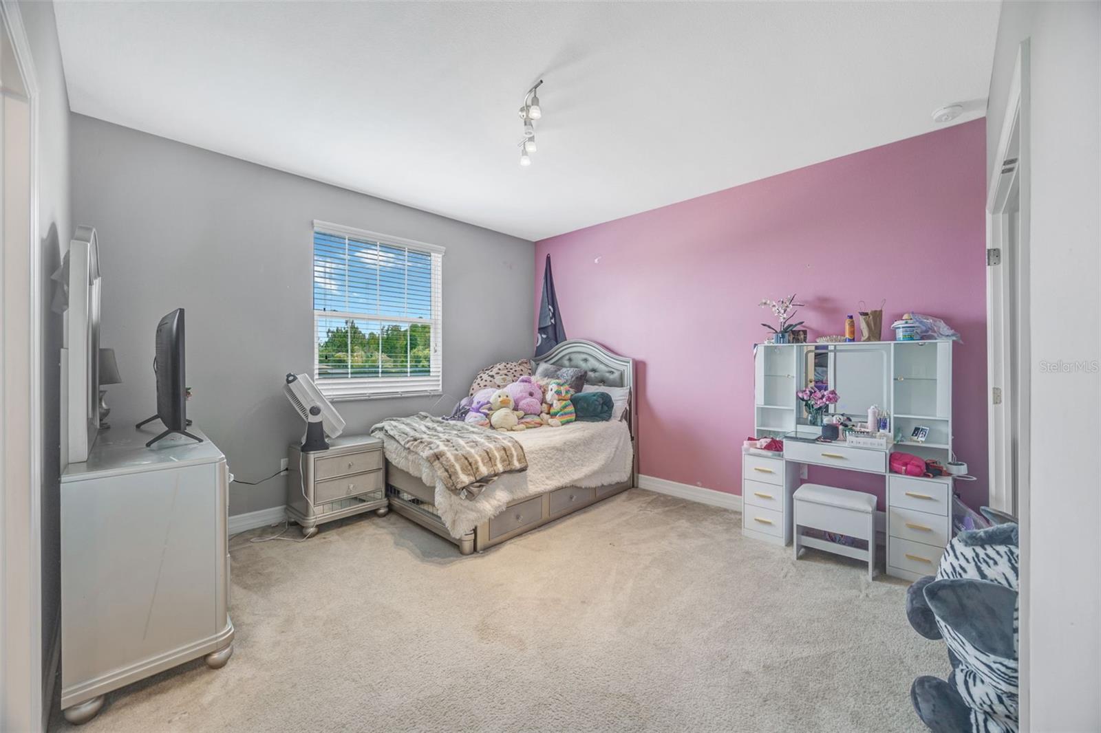Guest bedroom 1 - 2nd floor