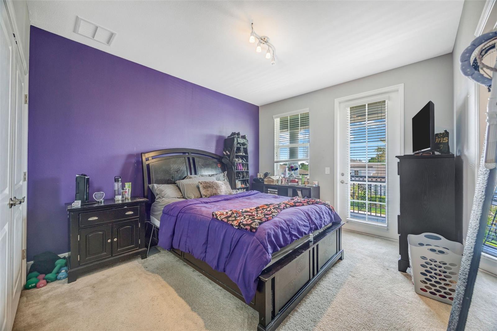Guest bedroom 2 - 2nd floor (with shared balcony)