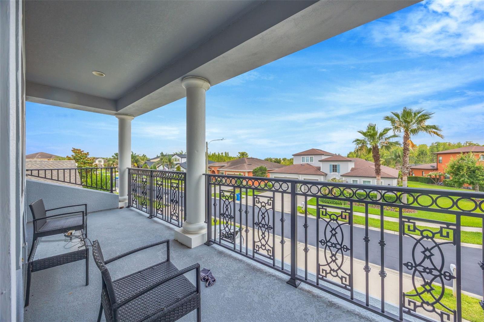 Balcony upstairs between two bedrooms