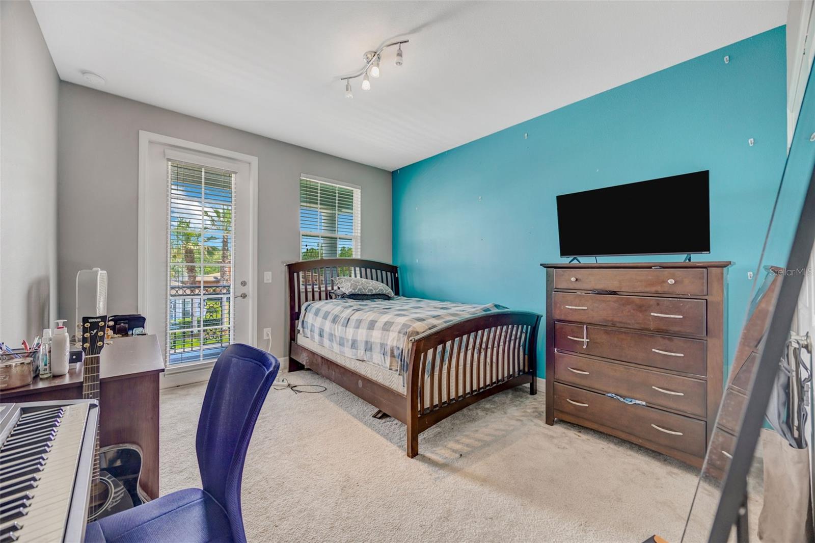 Guest bedroom 3 - 2nd floor (with shared balcony)