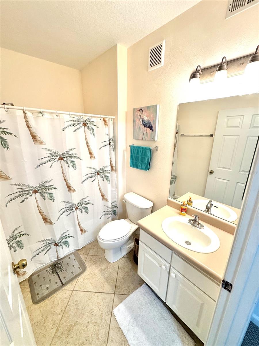 En-suite primary bathroom