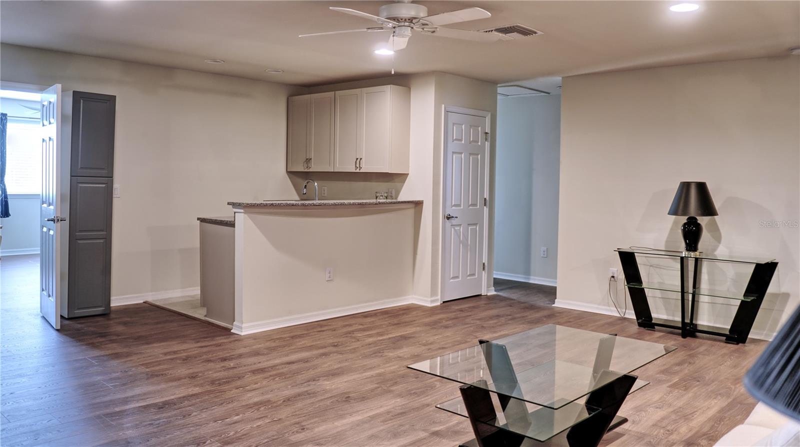 lloft/wet bar
