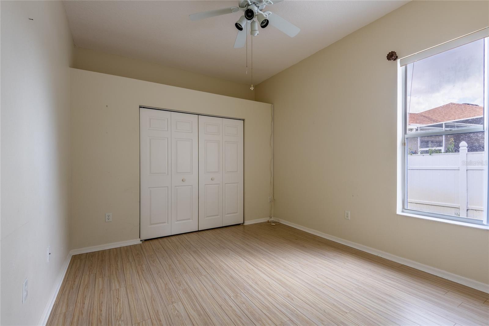 BEDROOM WITH CLOSET
