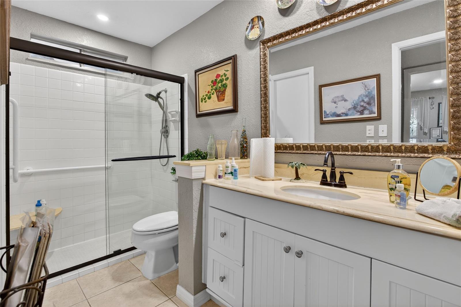 guest bath with full shower