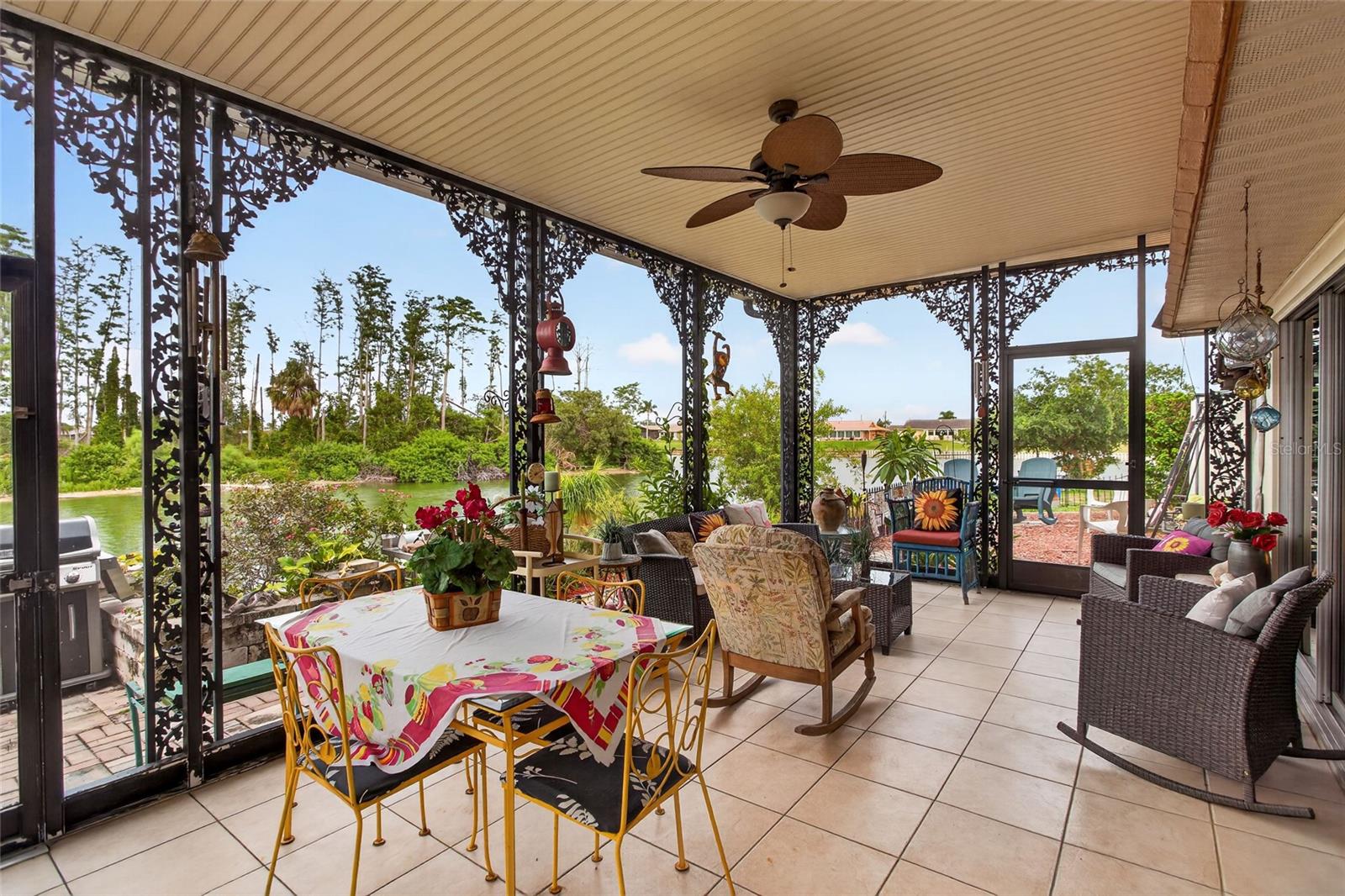 screen enclosed patio