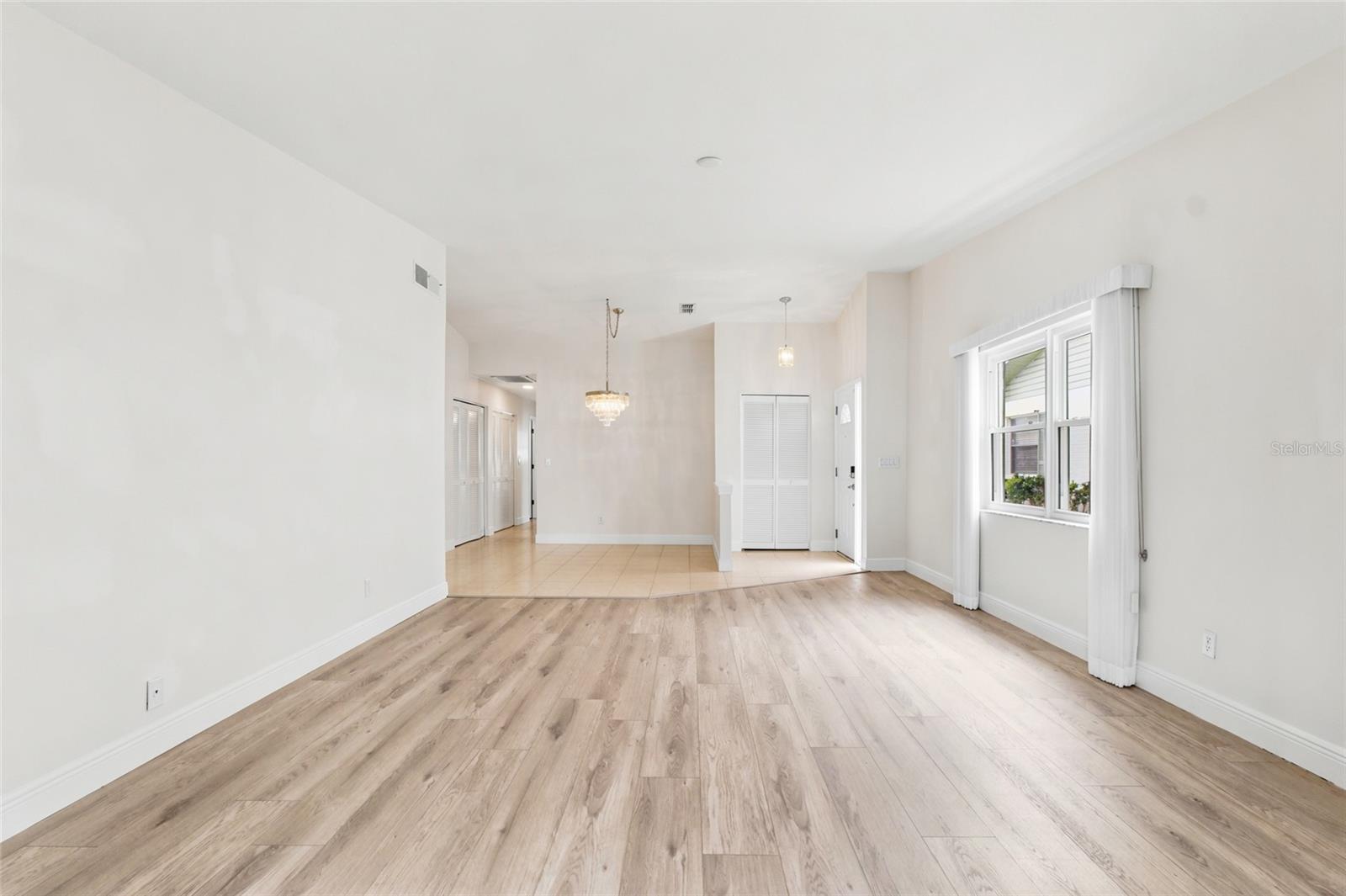 Living Room/entrance/dining room
