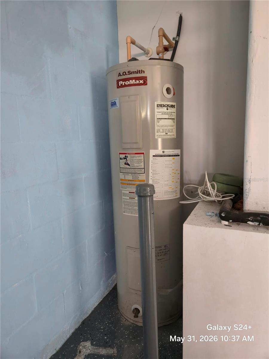 HOT WATER HEATER