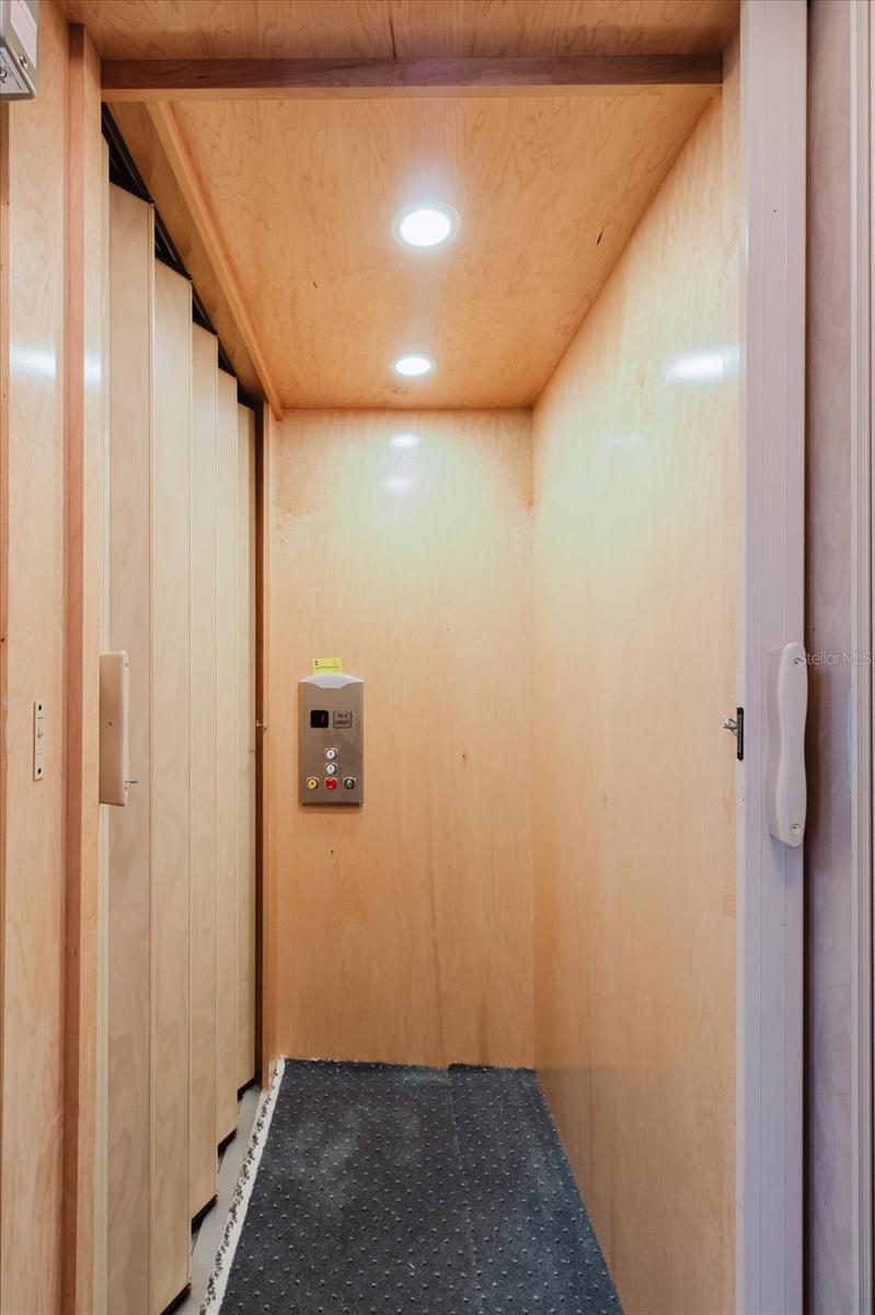 TB8514235