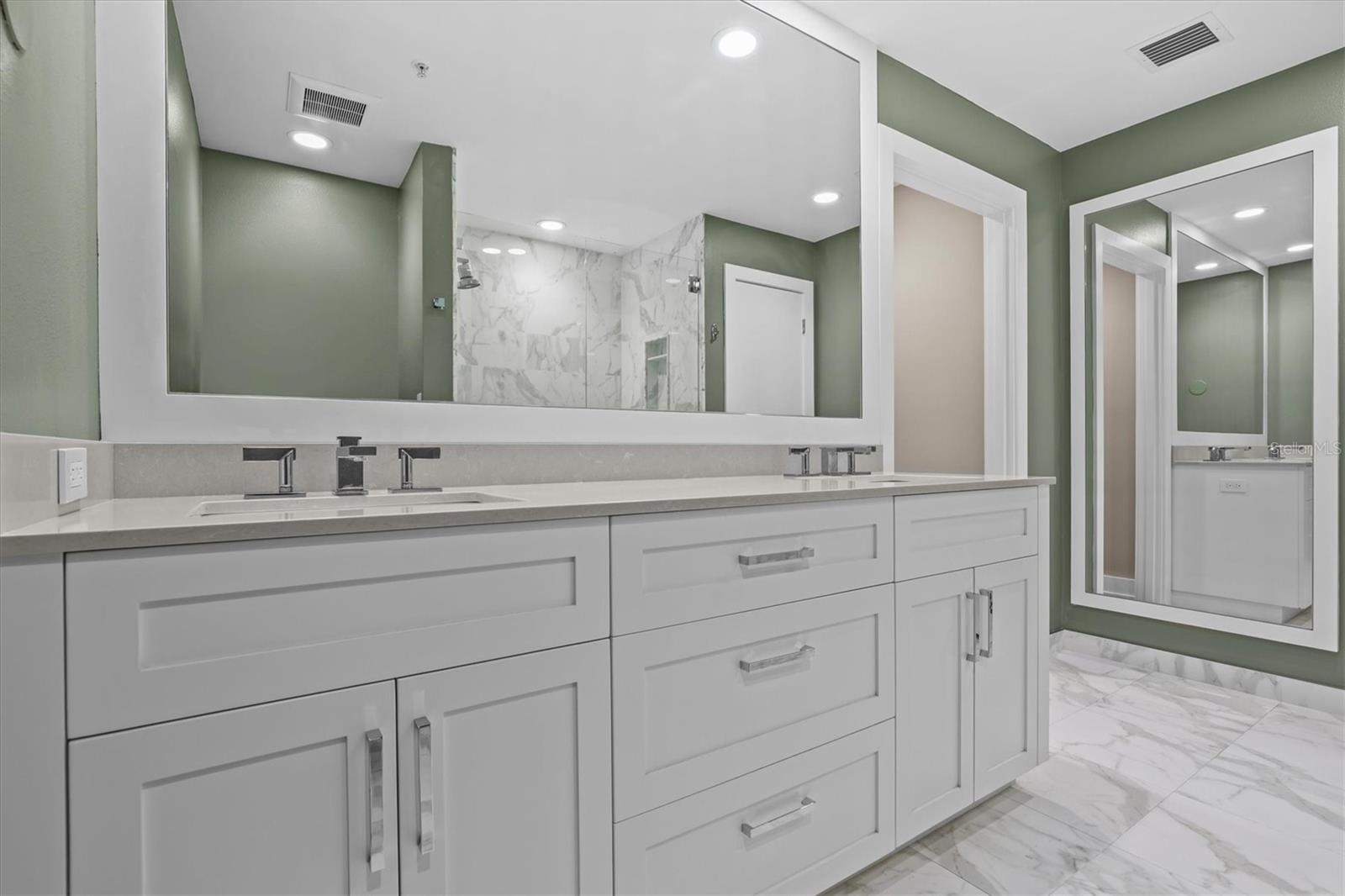 TB8514292