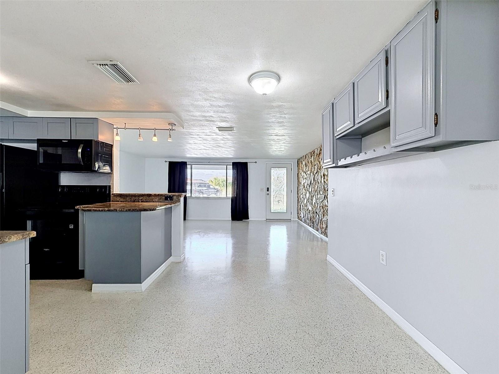 Kitchen & Dining Area