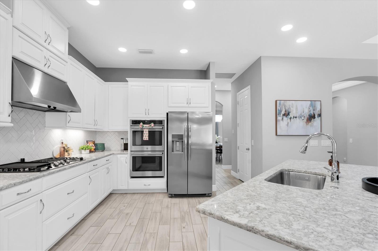 A DOUBLE OVEN MAKES BAKING & HOLIDAYS MORE EFFICIENT FOR THE COOKING ENTHUSIAST!
