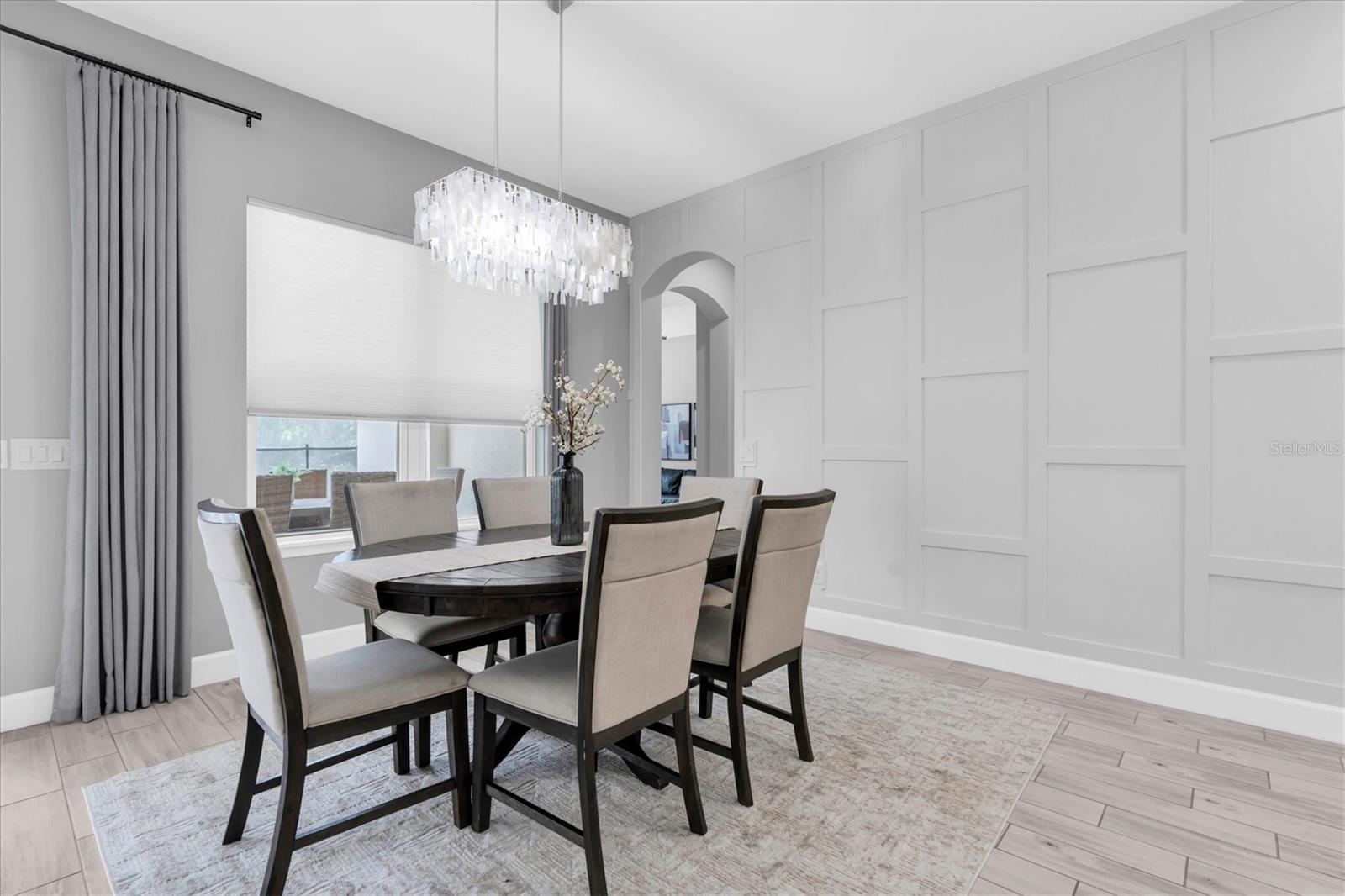 CASUAL DINING WITH BOARD & BATTEN ACCENT WALL