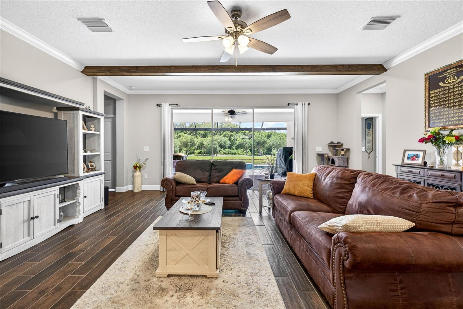 A central space to this 3 way split floor plan.