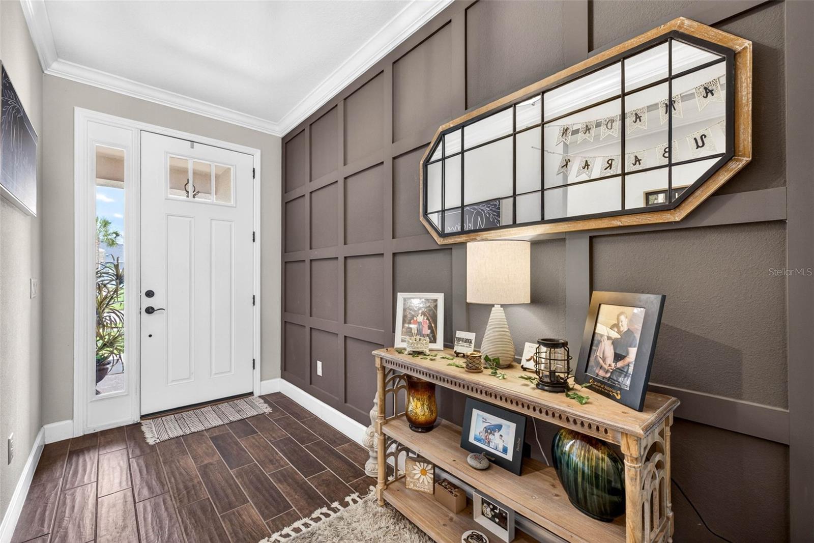 Feature wall along entryway