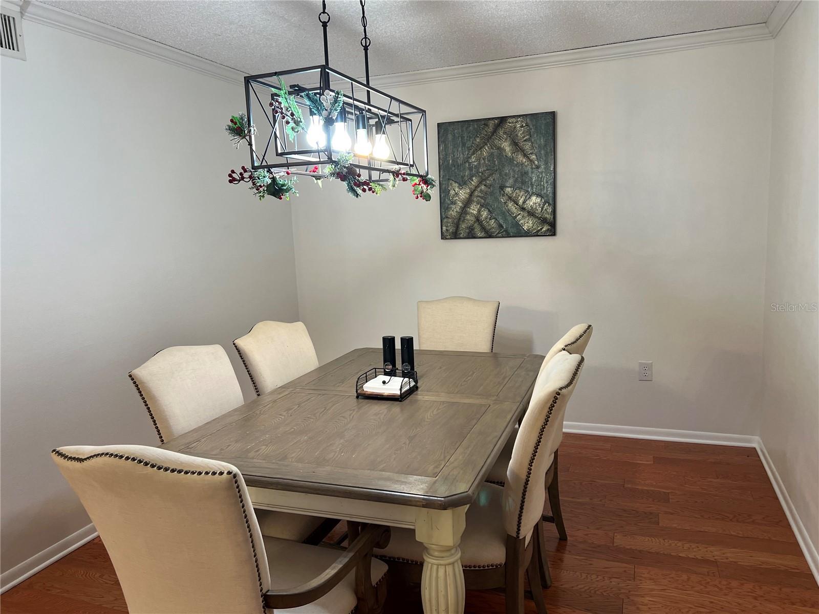 LG. DINING ROOM