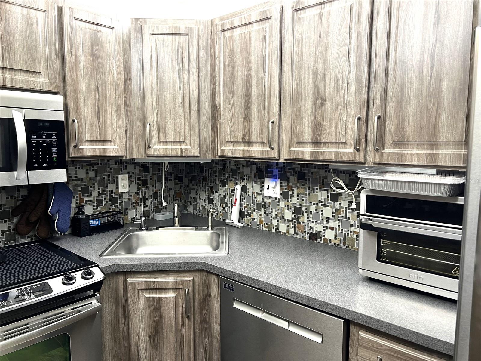 CUSTOM TILED BACKSPLASH & LAZY SUSAN CABINET