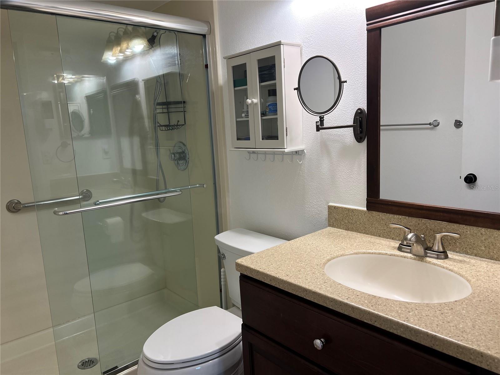 BIG VANITY FOR EXTRA TOWELS