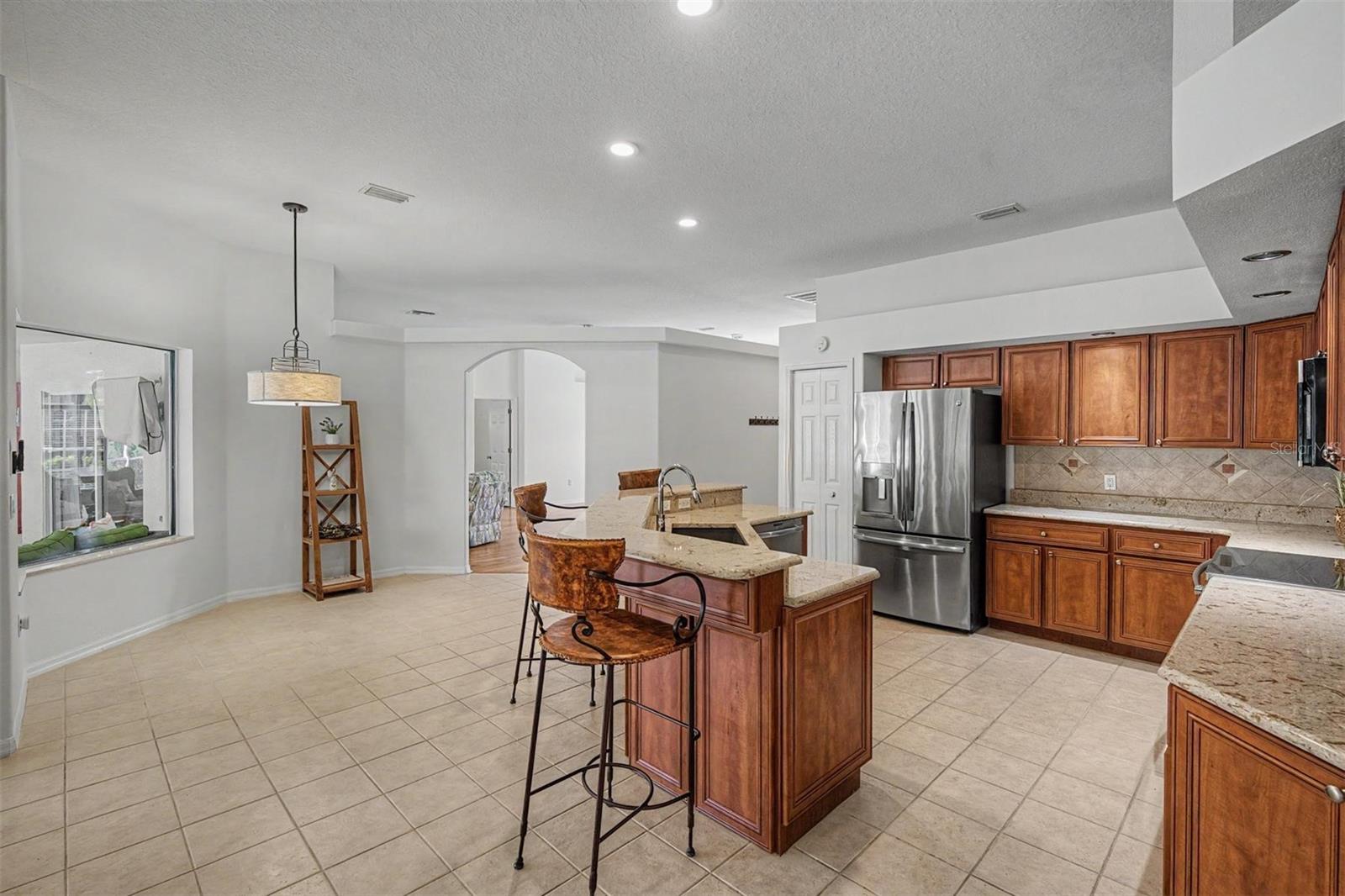 Unstaged breakfast nook.