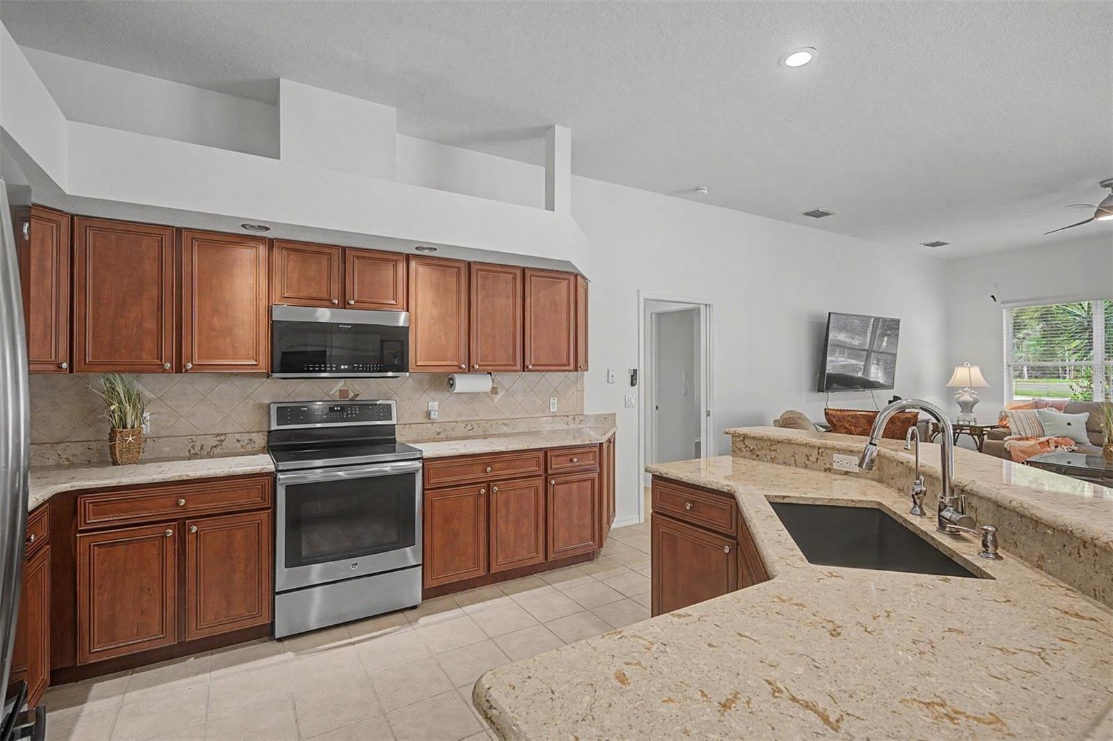 All stainless appliances and recessed lighting