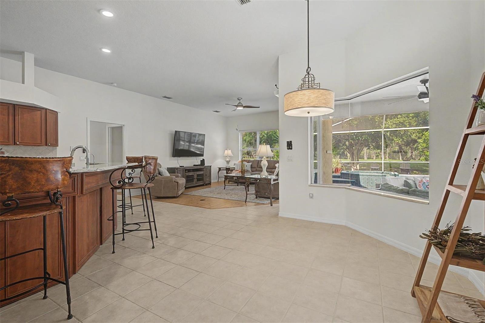 Unstaged breakfast nook.