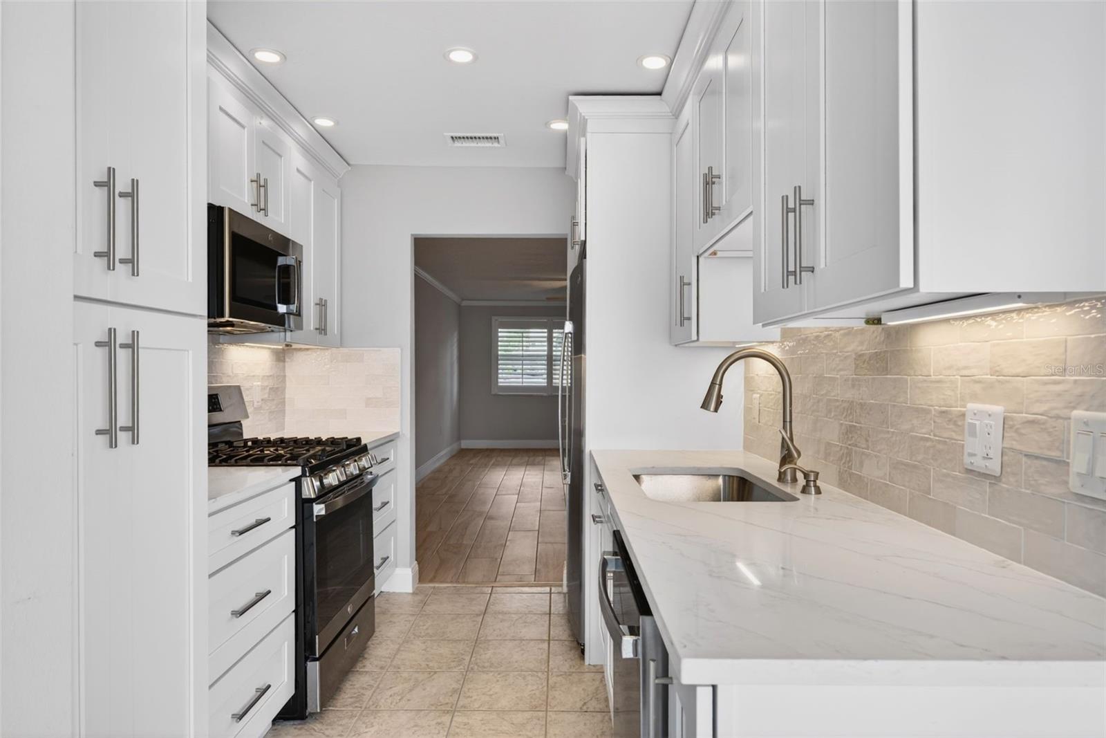 TB8514320