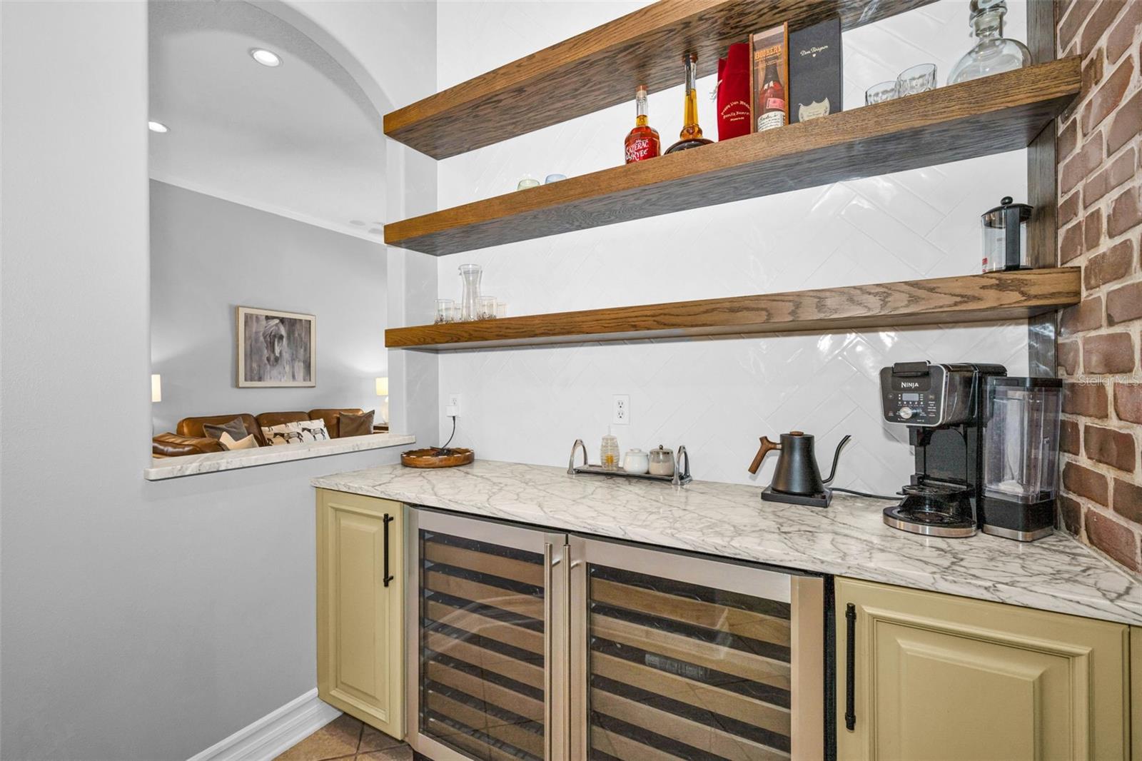 Butler's Pantry/Bar