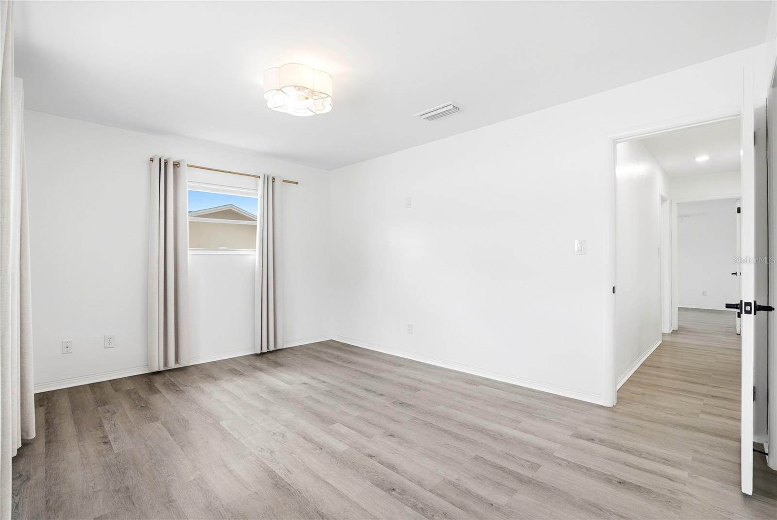 TB8514387