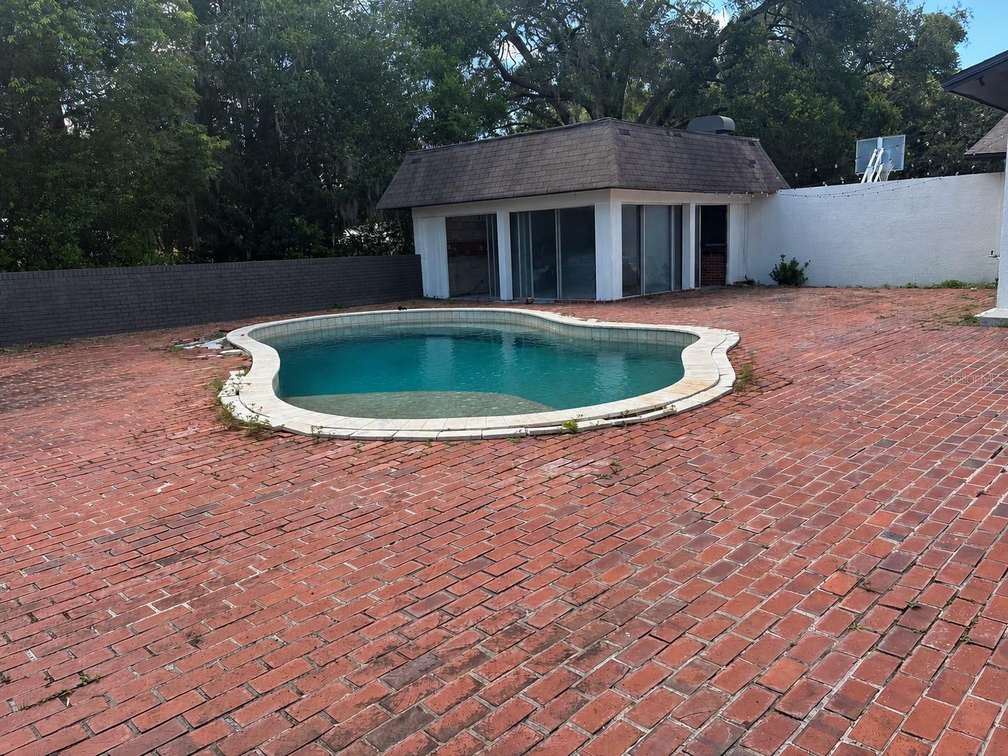 Pool & Pool House