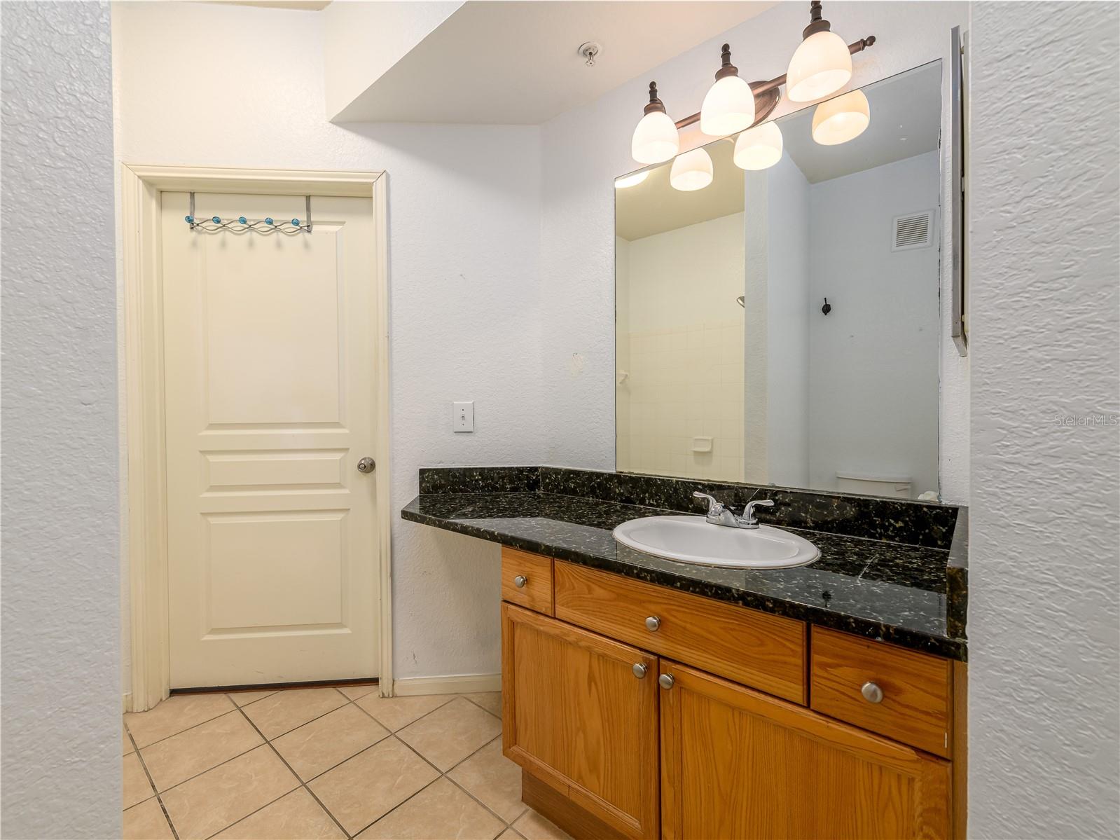 Primary en suite bathroom
