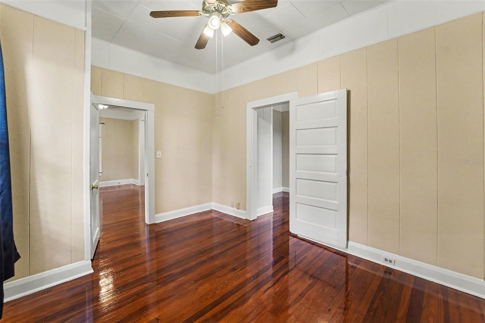 TB8514435