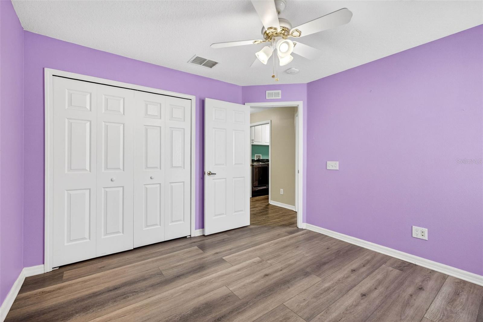 BR2 with built in closet