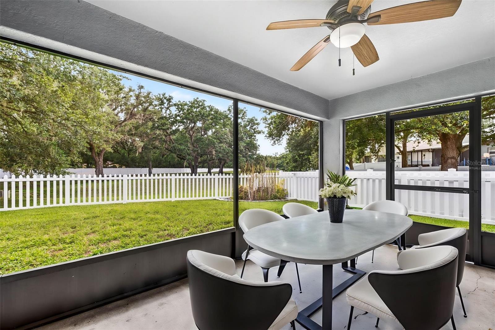 Virtually staged lanai