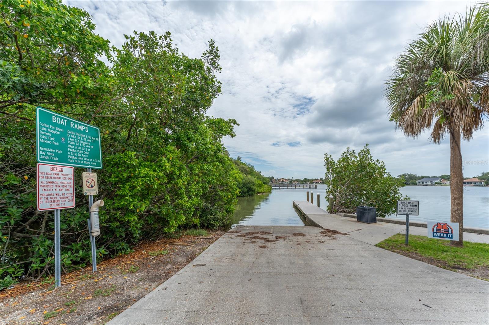 Boat ramp 3 minutes away.