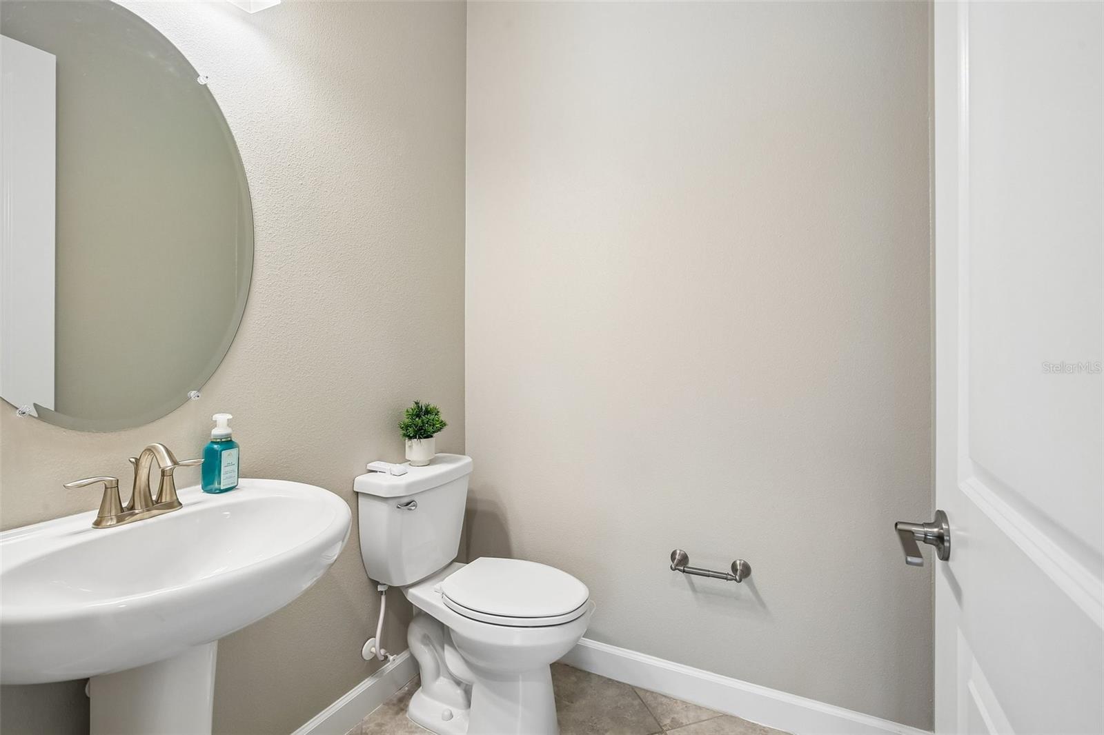 1/2 Bathroom