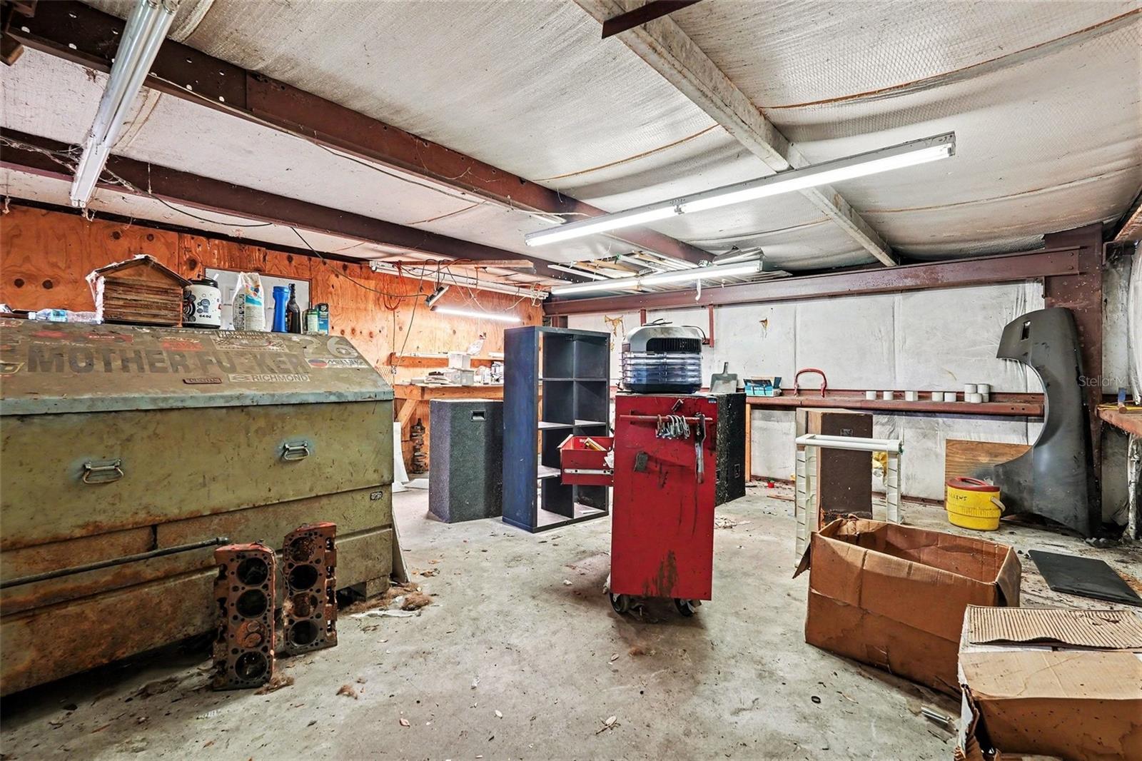 TB8514599