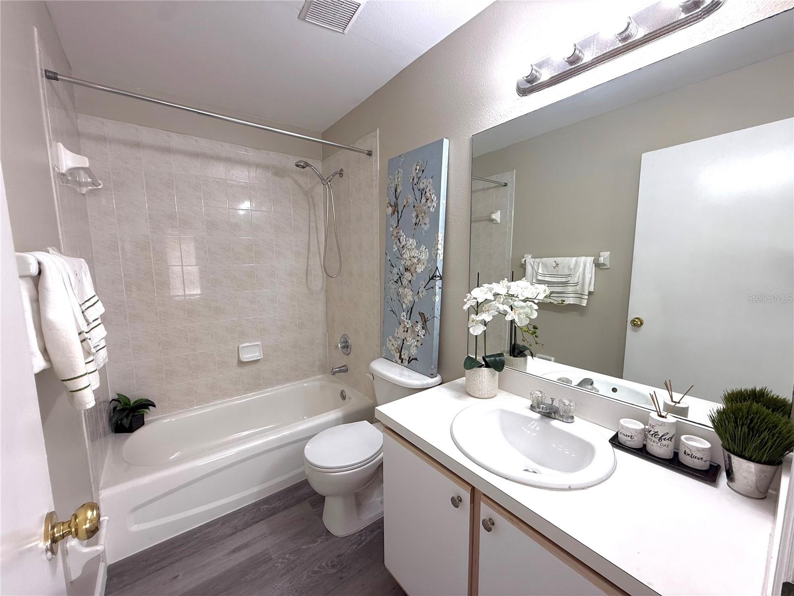 Hallway Full Bath