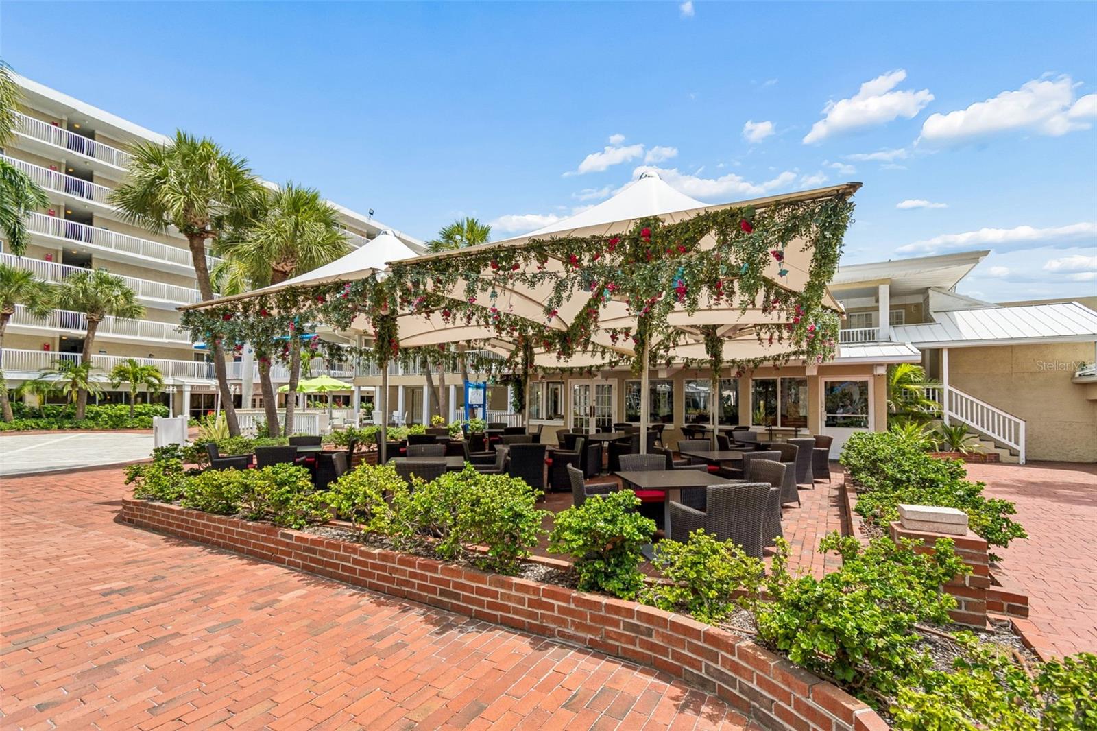 Palm, Italian restaurant in the courtyard