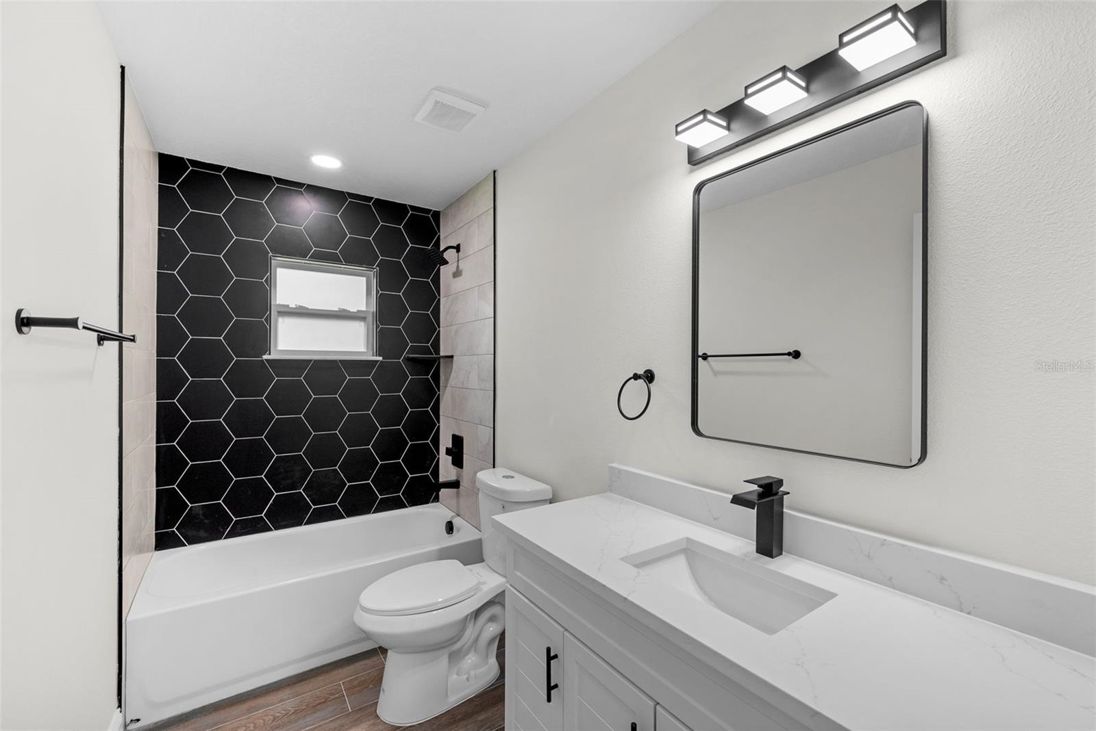 Full Bathroom with Tub