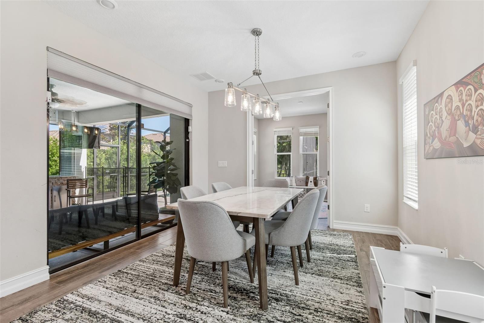 TB8514743