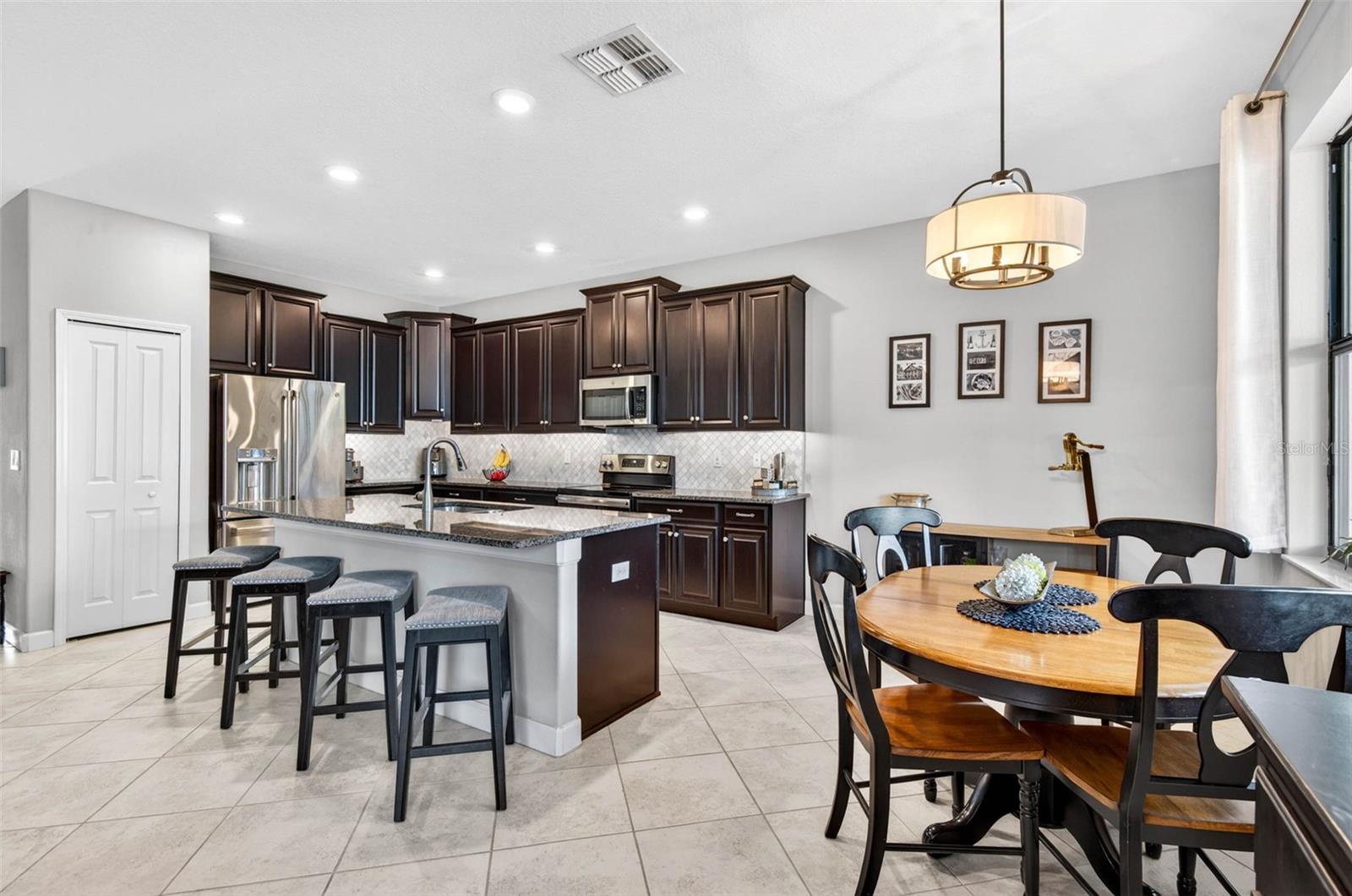 Kitchen/dining combination