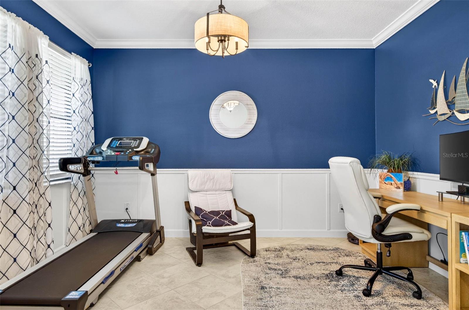 Decorative walls add dimension to the office/dining area